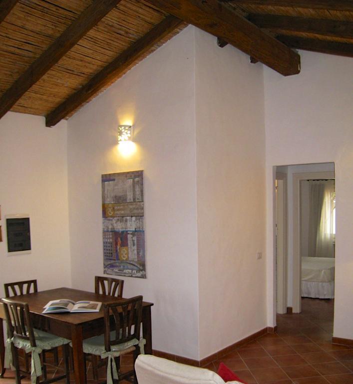 Le Tre Pietre Villa บายาซาร์ดิเนีย ภายนอก รูปภาพ